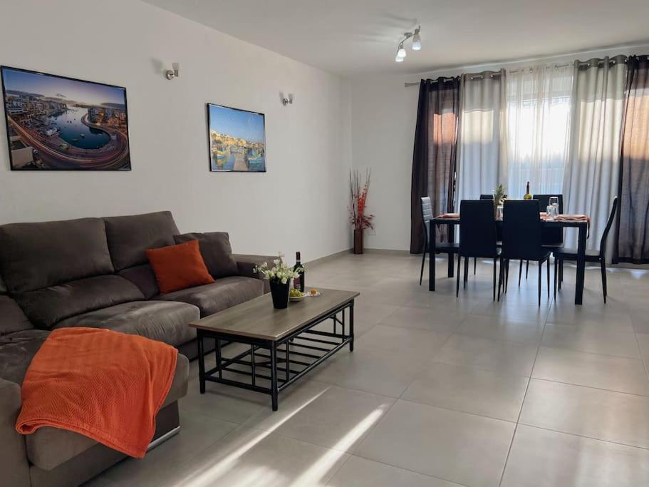 Modern Apartment In Marsaskala Esterno foto